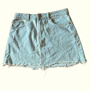 FOREVER 21 distressed jean  Mini skirt with a frayed hem Sz 28